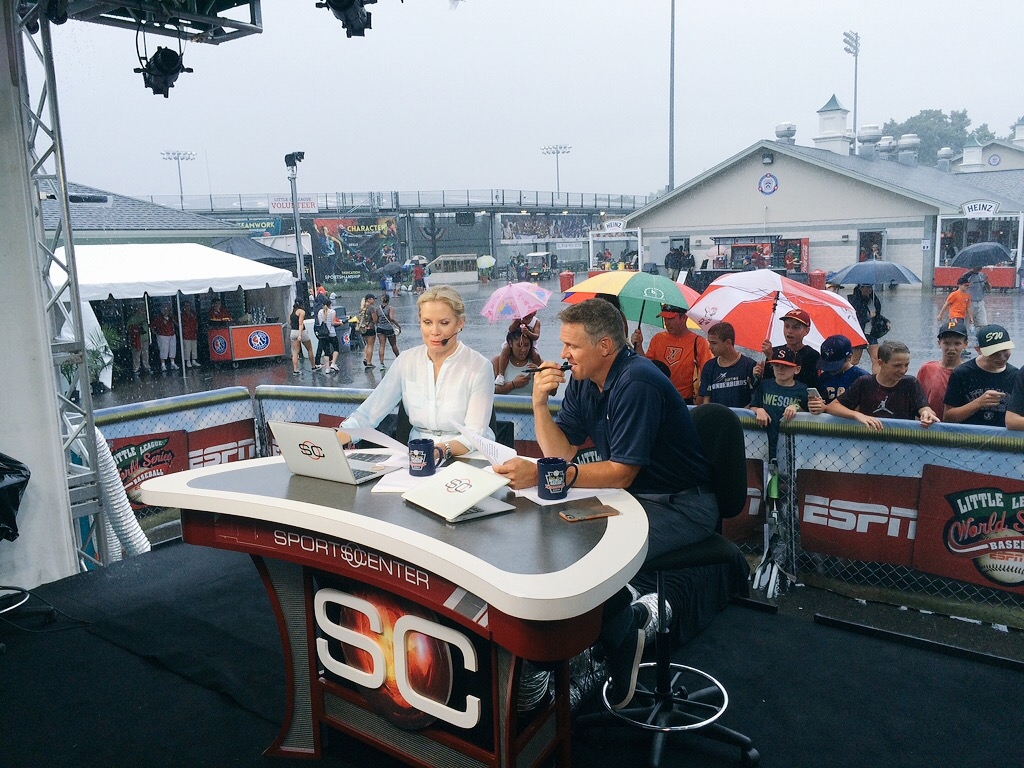 Crawford Signs Espn Contract Extension Slides Into Llws Sportscenter Duties Espn Front Row